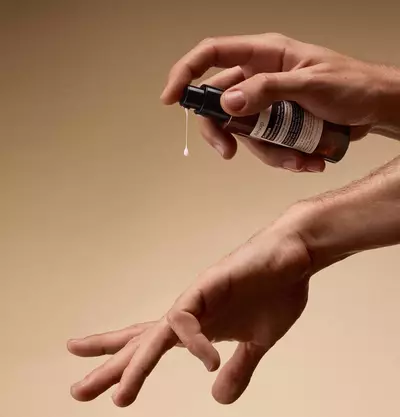 How to apply Solais Replenishing Hand Serum